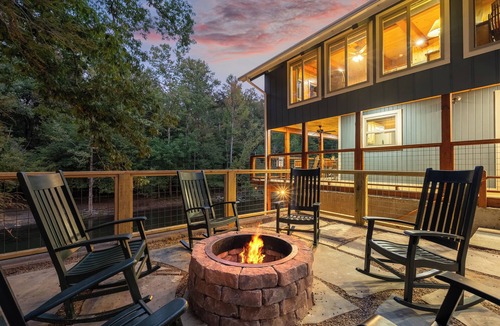 Pittman Center Ski Chalet | Riverbound | Hot Tub | River Access | Game Room