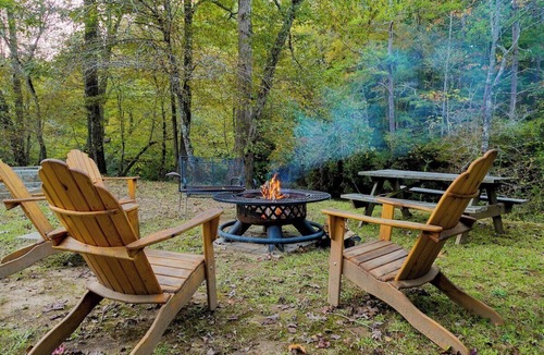Sautee Nacoochee Cabin | Riverfront 3BR cabin with hot tub, game room, and fishing