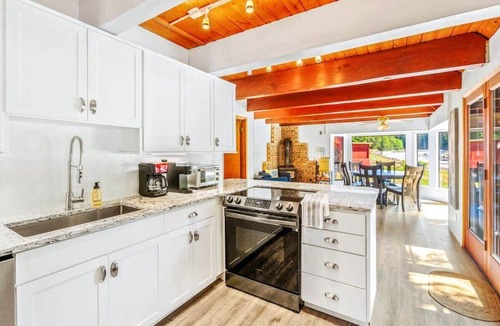 Greenwater Cottage | Riverfront Cabin | Hot Tub | Dogs OK | Near Mt Rainier