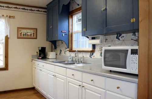 Chiloquin Cabin | Riverfront Cabin Rental for Four near Crater Lake National Forest, Oregon