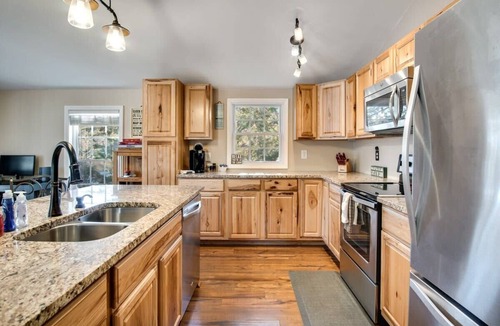 Franklin House | Riverfront Retreat with Deck, Fire Pit & Views