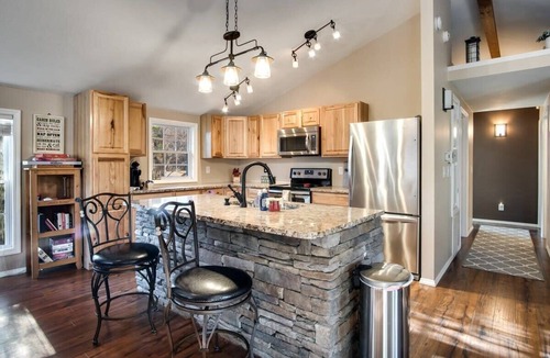 Franklin House | Riverfront Retreat with Deck, Fire Pit & Views