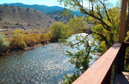 Salida House | Riverfront Townhome 4 blocks from Downtown Salida, 3 Balconies, 2 Ensuites