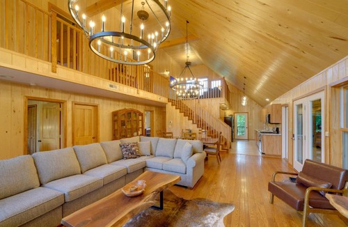 Edray House | Riverfront West Virginia Cabin w/Screened-In Deck