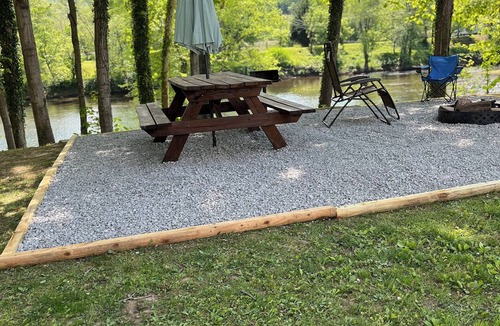 Pence Springs House | RiverGene River Camp: 2br,1bth Private River Access