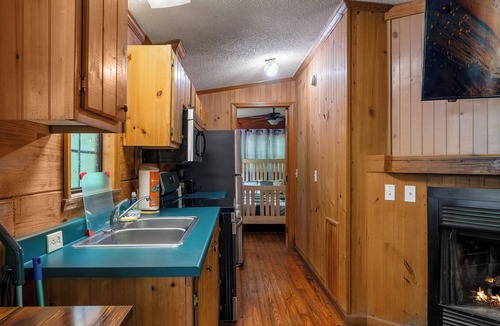 Smoky Mountains Cabin | Romantic Cabin w/Sunset Views Hot Tub Near Gatlinburg