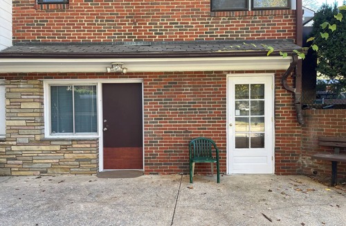 Silver Spring House | Room with Two DB Beds, Bathroom, Fridge, MW, TV, Wifi - 1 guest 64, 2 guests 120