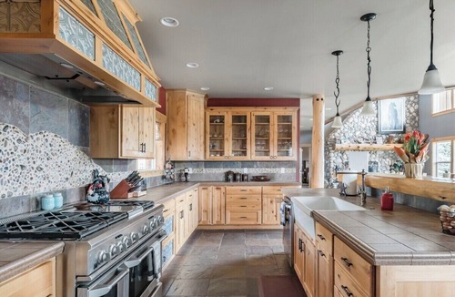 Newberg Cabin | Roosters Coop - Wine Country at a Rustic, Lodge Style Retreat with Hot Tub & Pool