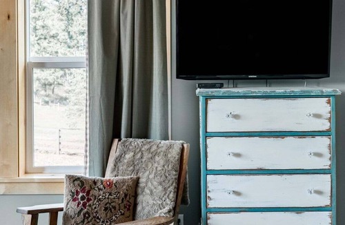 Newberg Cabin | Roosters Coop - Wine Country at a Rustic, Lodge Style Retreat with Hot Tub & Pool