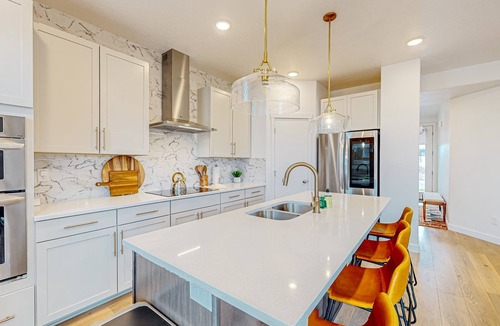 Park City House | Rose Wood Hideaway - Brand-new house in Park City with large yard & game room