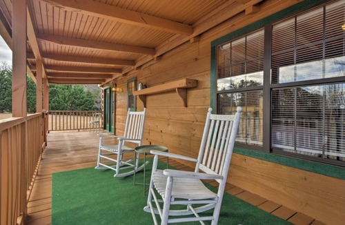 Landrum Cabin | Rustic Refuge: Simple Comfort tucked into the Blue Ridge Foothills- Log Cabin