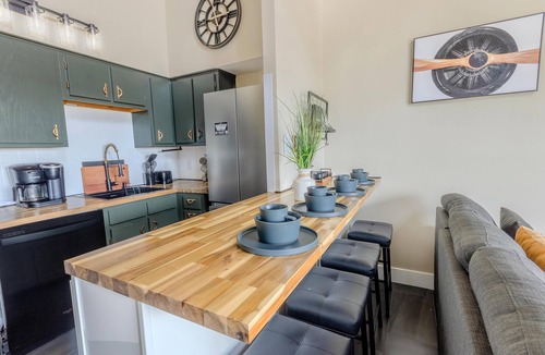 Snowshoe Condo | SC 2508: Spoil yourself in this remodeled & classy 2BR loft w/pool!