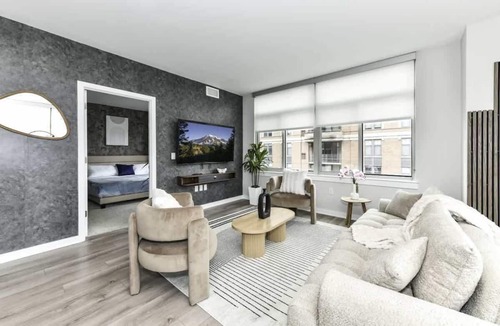 Crystal City Apartment | Scenic Rooftop 2BR Retreat with Gym & Parking