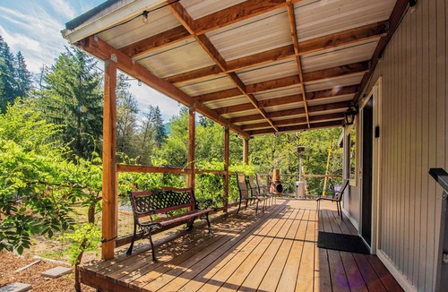 Kalama House | Scenic Views! Riverfront Kalama Home, Pets Welcome