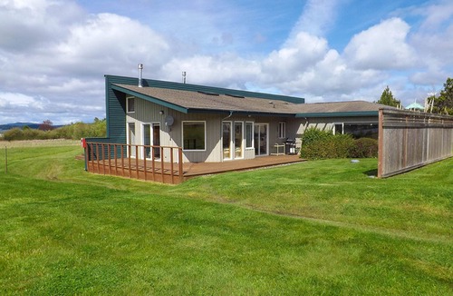 Lopez Island Condo | Seaview condo with deck & grassy lawn - walk to trails, restaurants & more