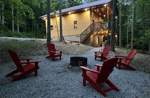 Logan Cabin | Secluded 3 bedroom Log Cabin,Kid Friendly,In Logan Ohio,in Hocking Hills,Hot Tub