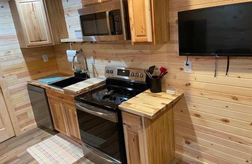 Gilbert House | Secluded Cabin with King size bed