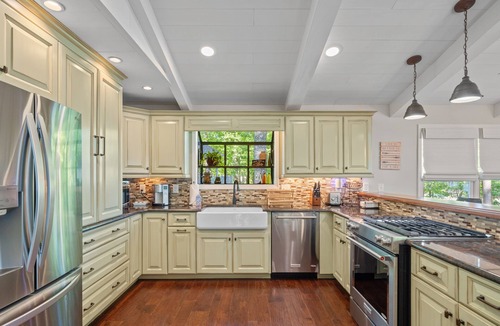 Eatonton House | Secluded Lake Oconee 4 Bed/4 BA lakefront home w/Private dock, 10 Min to Publix