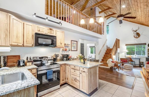 Bergton Cabin | Secluded Mountain Cabin w/Hot Tub, Fire Pit, + Game Loft Near Bryce Resort