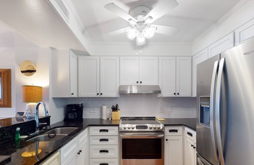 Atlantic Beach Condo | Second-Floor, Oceanfront Condo with Balcony, WiFi, Laundry & Shared Pool