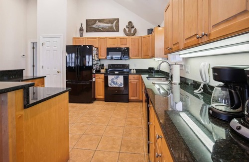 Ocean Sands House | SEMI Oceanfront! Beautiful decor, ocean vws! Noon check in! Pool, HotTub