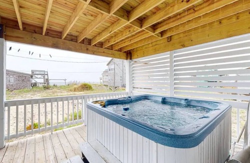 Rodanthe House | Semi-oceanfront family-friendly vacation home with hot tub! Steps to beach!