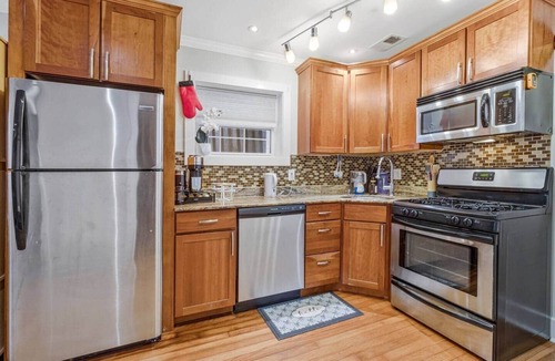 Reed-Cooke Apartment | Serene 2BR/2BA walkable retreat + Free Parking