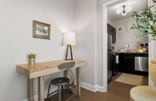 Radnor - Fort Myer Heights Apartment | Serene Apartment, 5 min to DC - Free Parking and Metro