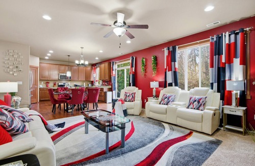 Mill Creek House | SERENE VILLA: Romantic get-away while WFH