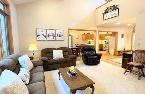 Timberline House | Serenity - 23 Woods End Court Serenity - Access to Community Swimming & Fishing Pond, Pet Friendly