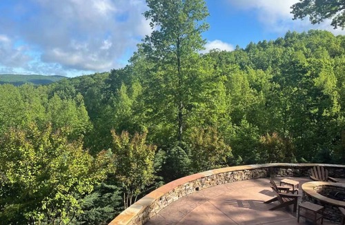 Vein Mountain House | Serenity Retreat - Mountain Escape- Grandview Peaks