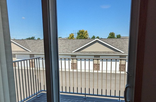Mankato Apartment | Shared apartment, queen air mattress