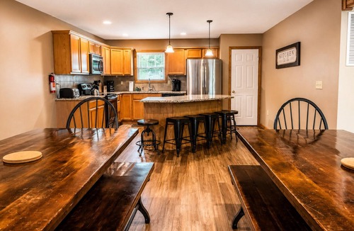 Lake Harmony Estates House | Silver Spring Lodge by PMR, 8BR Lake View, Hot Tub, Game Room, Fire Pit
