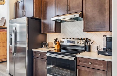 Silverthorne Condo | Silverthorne Ski Loft - Garage Parking, Hot Tub, Downtown & Minutes to Slopes