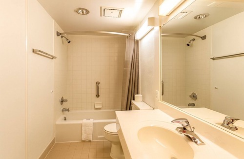 Edgewood Hotel | Simple Room w/Easy I-95 Access for Quick Stopovers