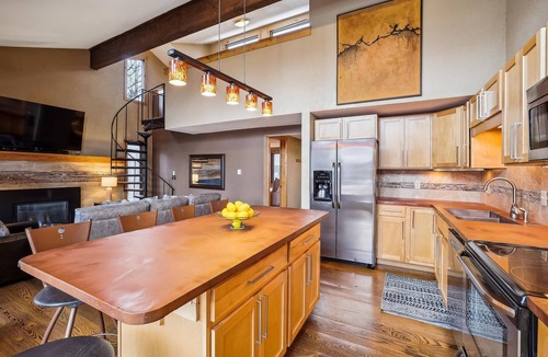 Four O'Clock Condo | Ski-In Breckenridge Condo with Hot Tub & Mountain Views at 4 O'Clock Lodge A16.