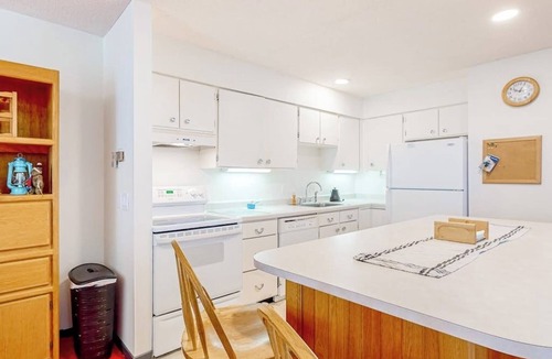 Carrabassett Valley House | Ski-in/ski-out mountainside townhouse w/fireplace, fast WiFi, washer/dryer