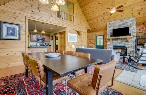 Wolf Laurel Cabin | Skylands by Carolina Mornings | Hot Tub + Biltmore Pass 8 mins to Hatley Pointe