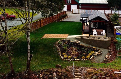 Monroe Cottage | Skyriver Escape Riverfront With Hot Tub