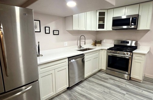 Salt Lake County Apartment | SLC - Peaceful & Spacious 3-Bedroom 1 Bath Bsmt APT in delightful West Jordan