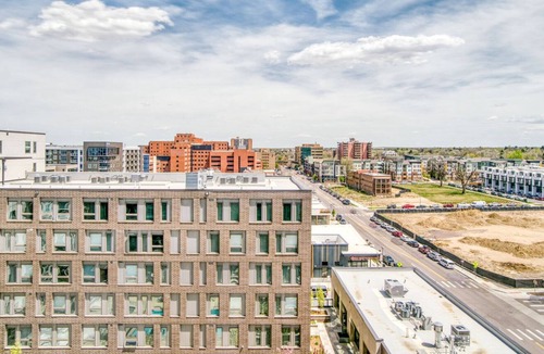 Hale Apartment | Sleek Congress Park 1BR w/ Gym & Pool, near shops & dining, by Blueground