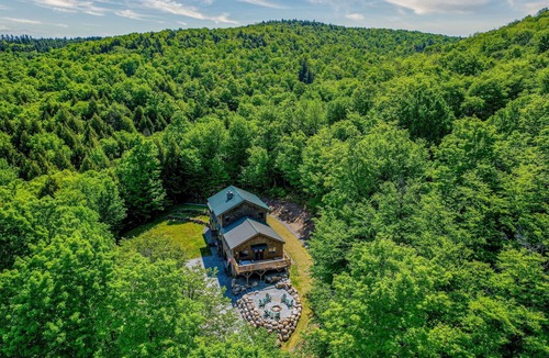 North Creek House | Sleeps 12 | 40 Private Acres | 10 Min Gore Mountain | 5BR Lodge