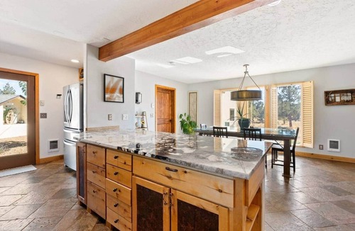 Terrebonne House | Smith Rock Retreat: TWO UNITS IN ONE LISTING!