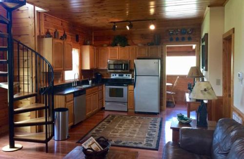 Pigeon Forge House | Smoky Mountain Retreat- Resort Cabin with modern amenities in the heart of PF
