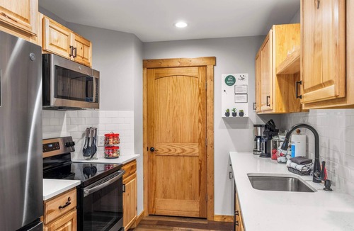Great Valley Condo | SnowPine Condo, Sleeps 8, Patio, A/C