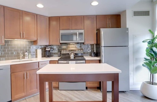 Ballston Apartment | Sojourn | VA Square | 1 BR