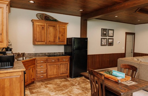 Dundee Cabin | Sojourner's Lodge & Log Cabin Suites