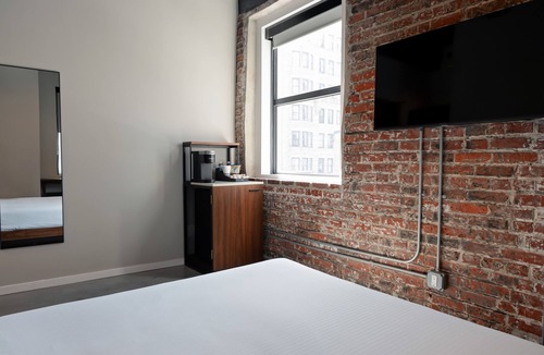 Rittenhouse Row Hotel | Sosuite - Corner Queen Room w Desk
