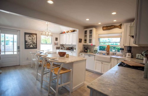 Wading River House | Soundfront Beach House w Hot Tub, Gym & Sauna