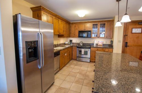 Mount Crested Butte Apartment | Spacious 3 Bedroom Condo with Balcony in Mountaineer Square condo